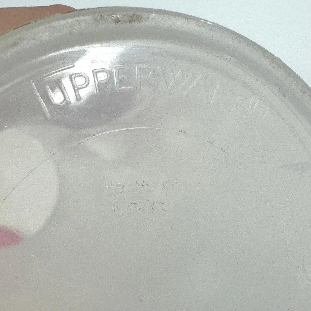 Tupperware shaker unmarked